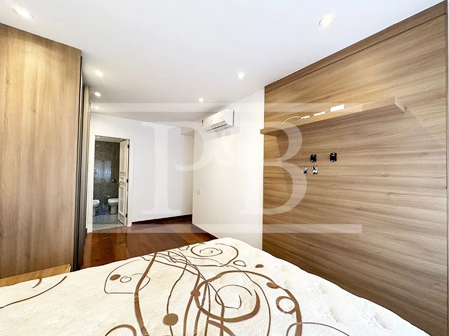 3-bedroom apartment with 230 m² and glassed-in balcony — photo 7