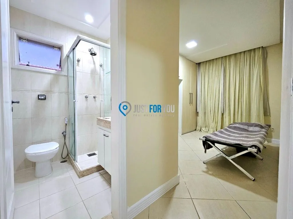 House with 5 bedrooms, 300 m² and a closed gas kitchen — photo 35