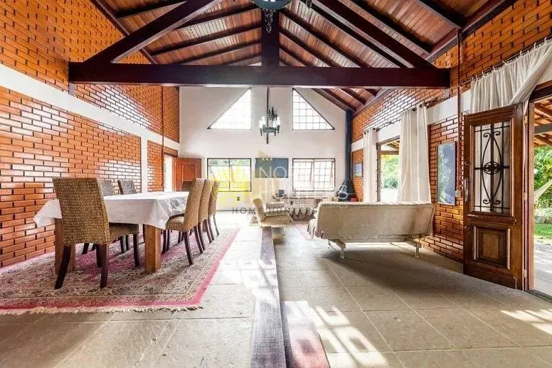 Casa com 4 dormitórios, 2 suítes e churrasqueira na varanda — photo 8