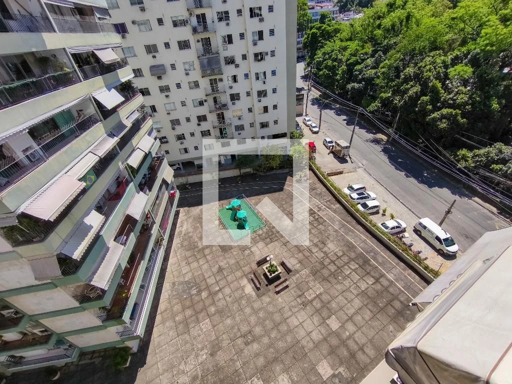 Furnished 4-bedroom apartment with balcony — photo 117
