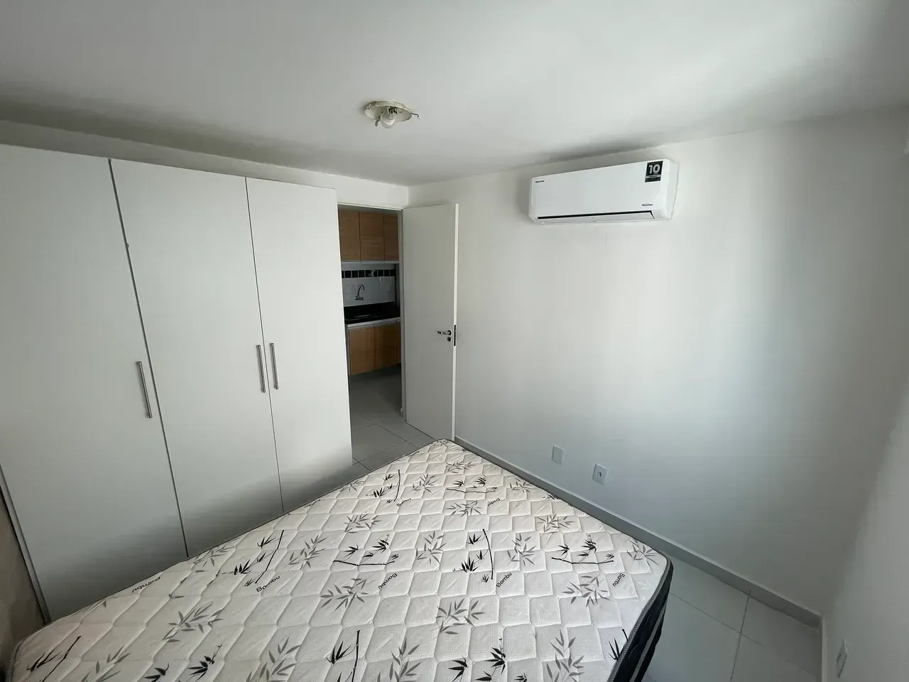 Furnished 1-bedroom apartment with a balcony — photo 4