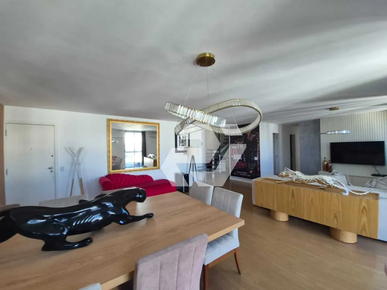 Furnished 4-bedroom apartment with building pool — photo 6