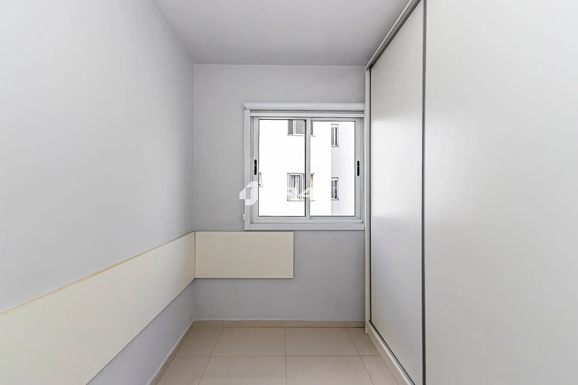 Balcony with a grill in a 2-bedroom apartment, 70 m² — photo 15