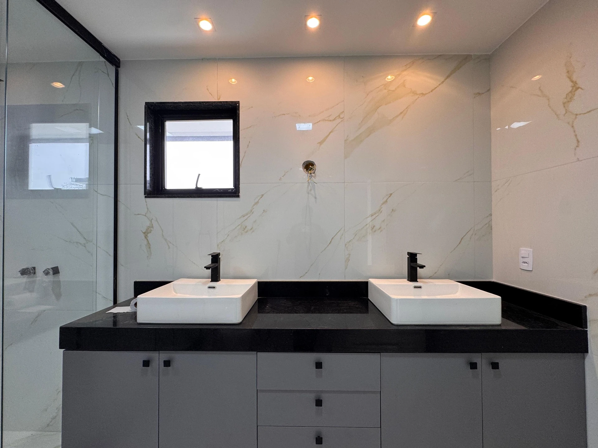 Condo house with 4 en-suite bedrooms and private yard — photo 34