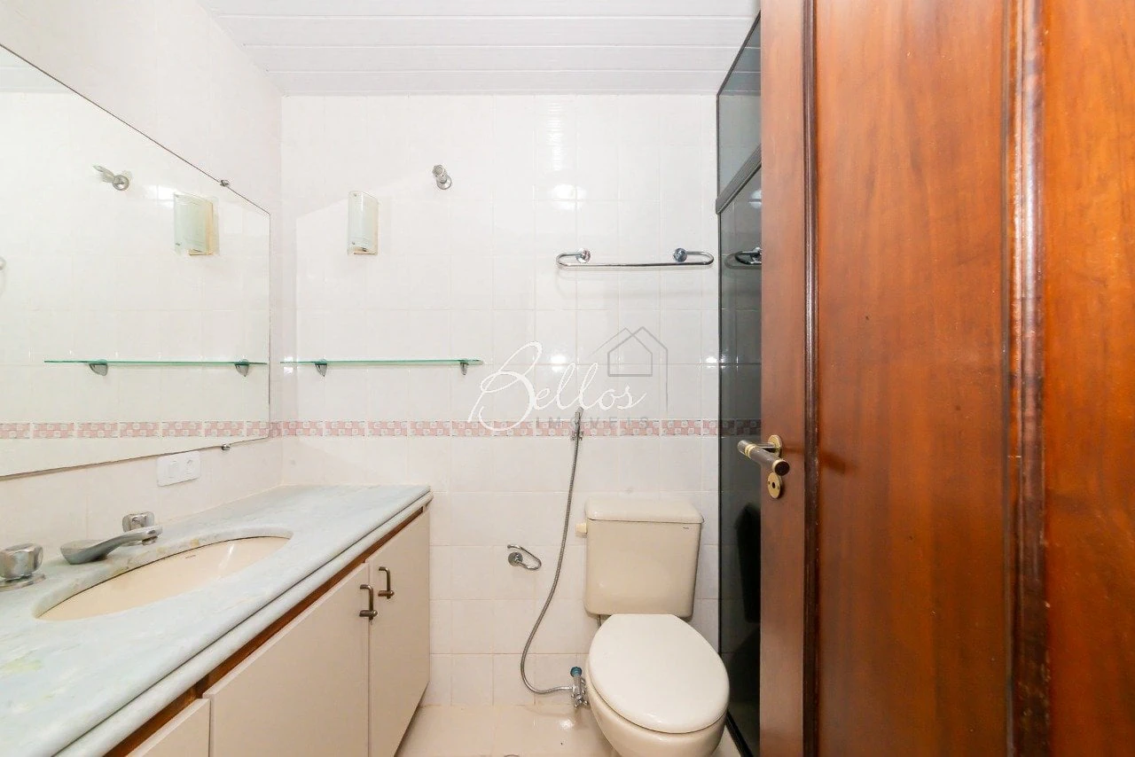 3-bedroom apartment with a bathtub — photo 16
