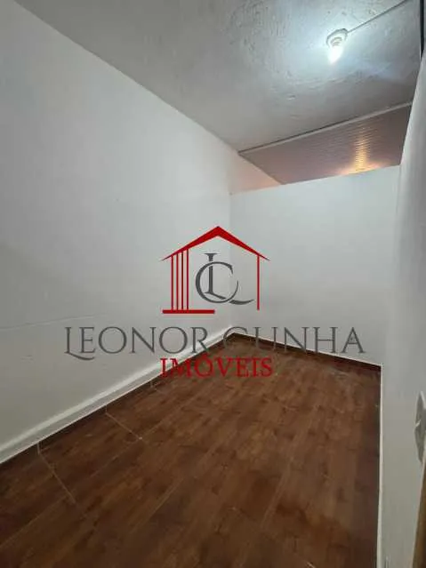 Casa, 40 m², com piso de madeira ou laminado