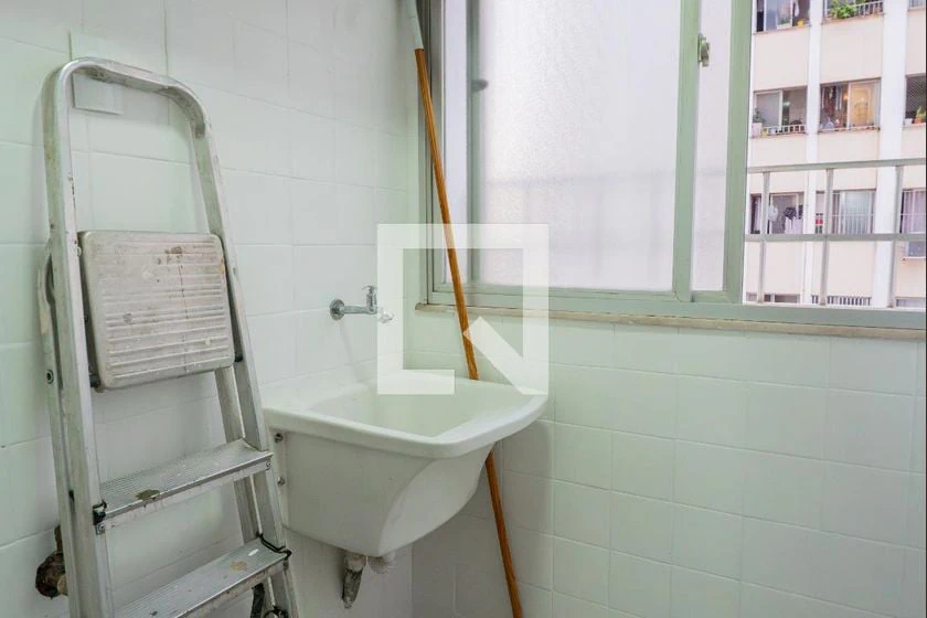 3-bedroom apartment in a building with a pool — photo 25