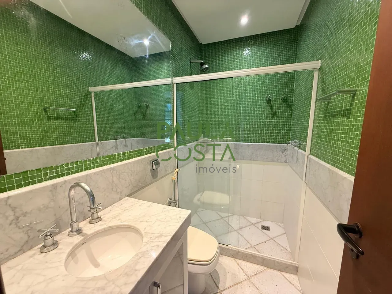 Furnished house with 5 bedrooms and 756 m² plus 4 parking — photo 22