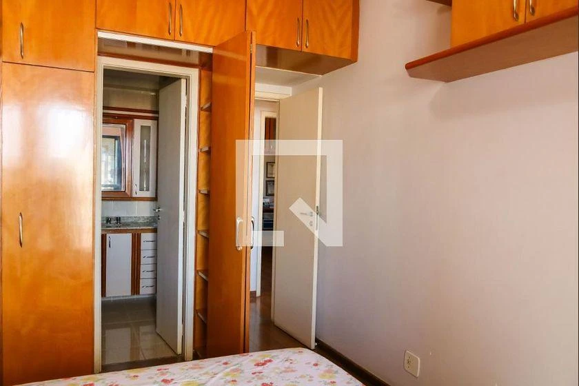 3-bedroom apartment with a suite and glass-enclosed showers — photo 12