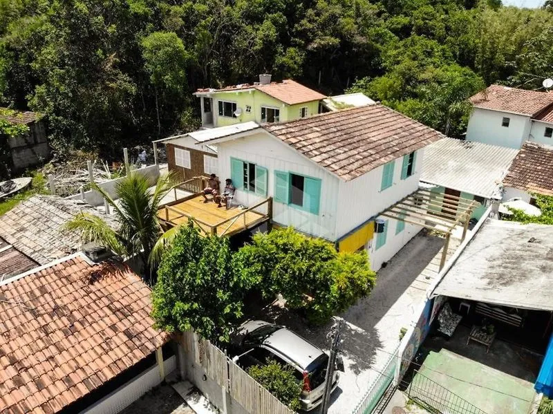 House with 7 bedrooms and 230 m², balcony and garden — photo 9
