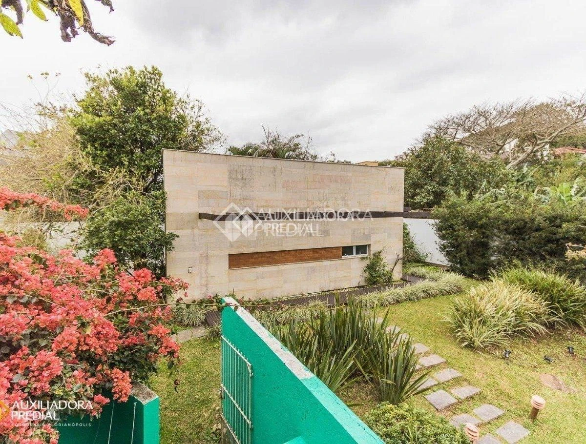 560 m² house with floor-to-ceiling windows and a home office — photo 3