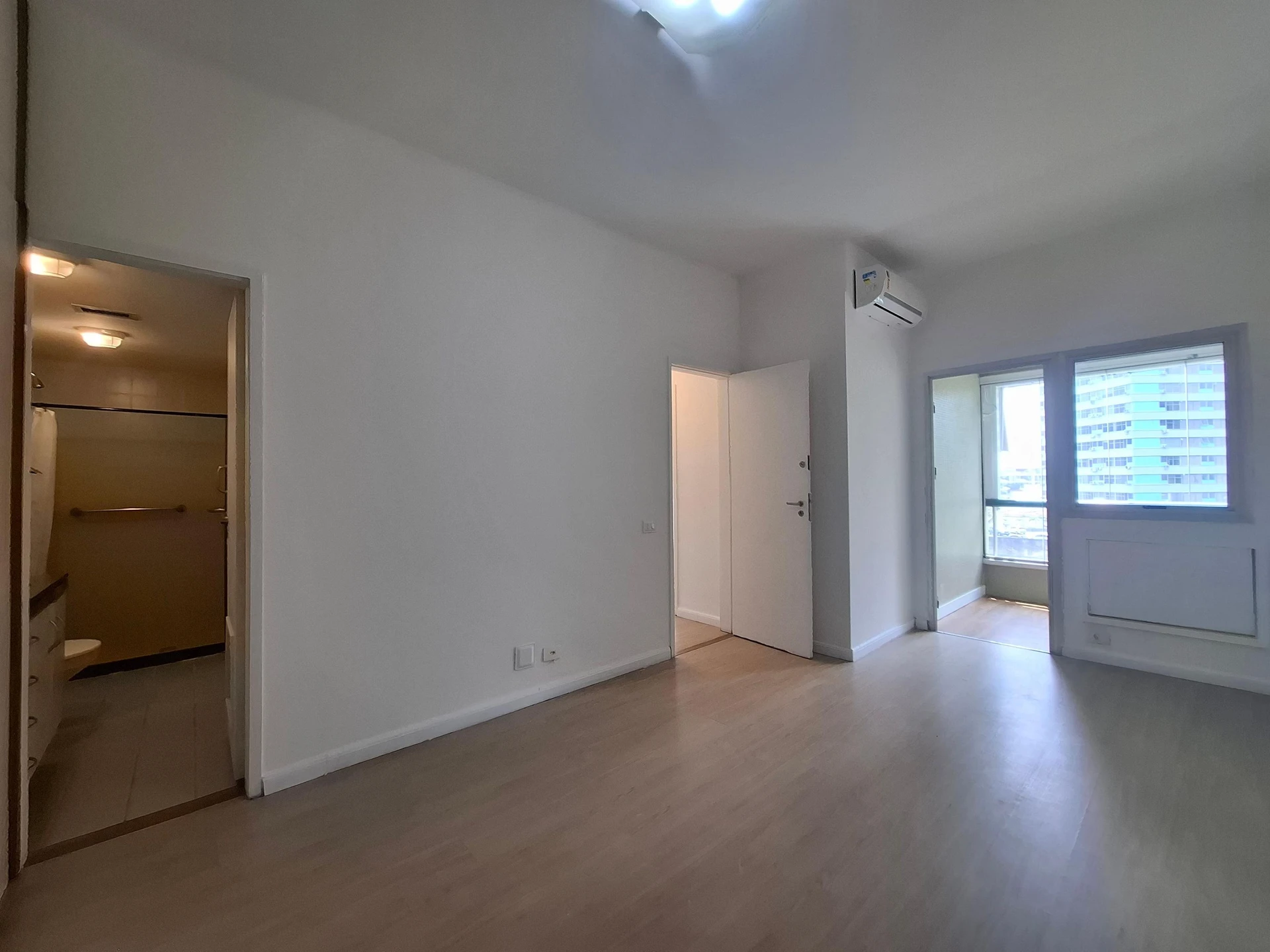 2 quartos e janelas do piso ao teto: apartamento de 75 m² — photo 28