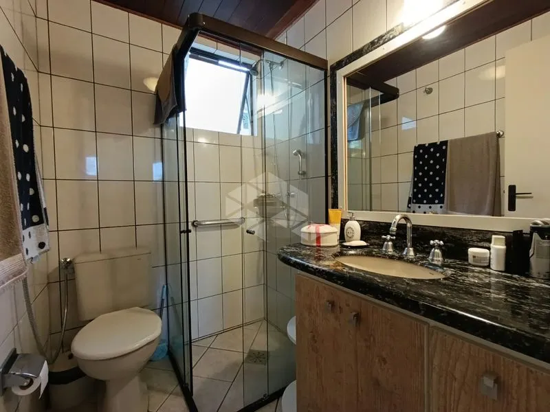 Balcony with a grill in a 3-bedroom apartment, 80 m² — photo 25