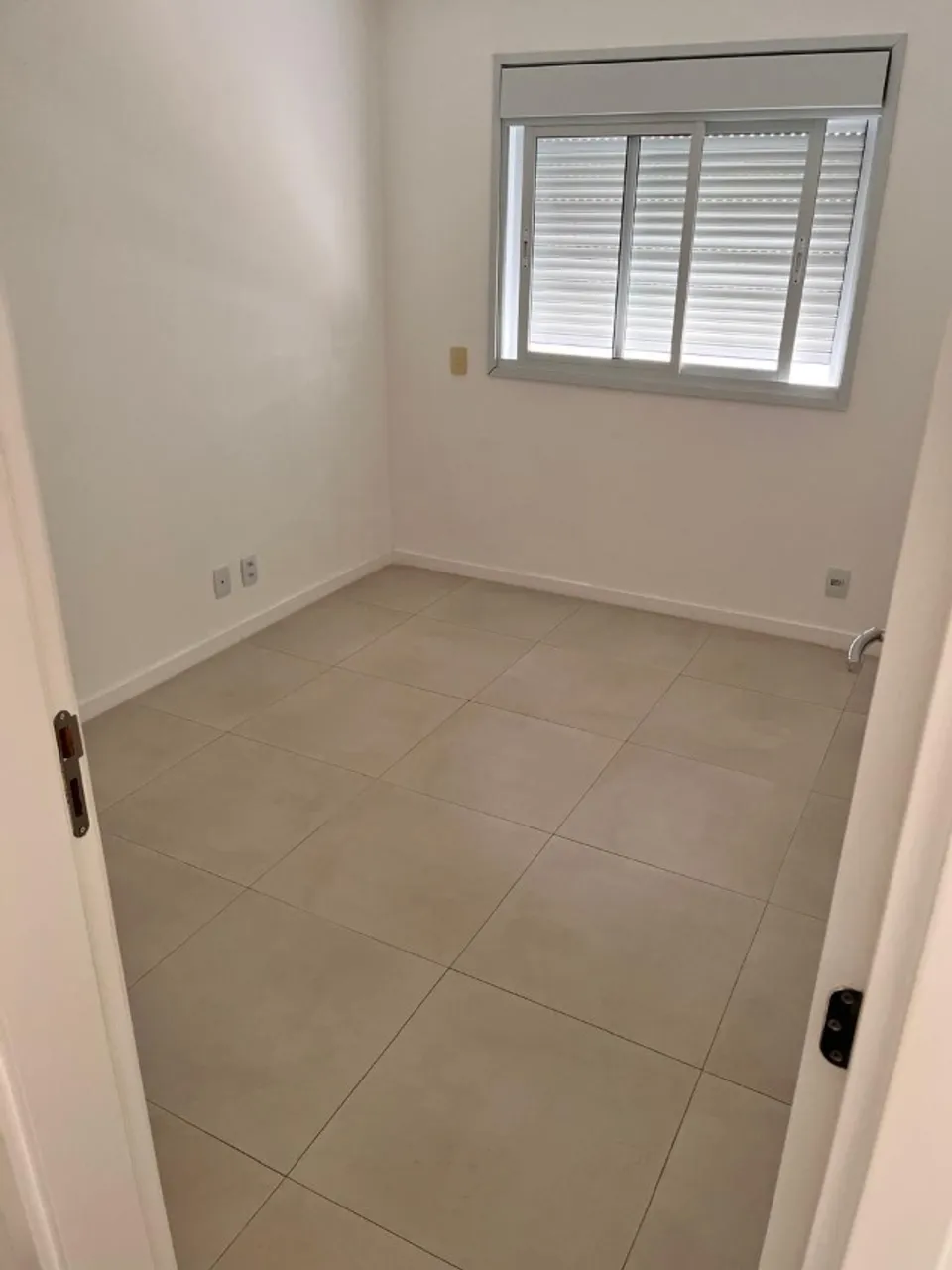 2-bedroom apartment in a building with a gym — photo 15