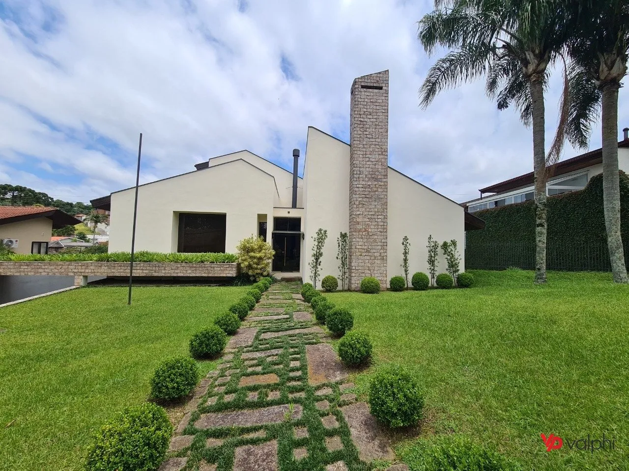Condo house with 3 en-suite bedrooms and private garden