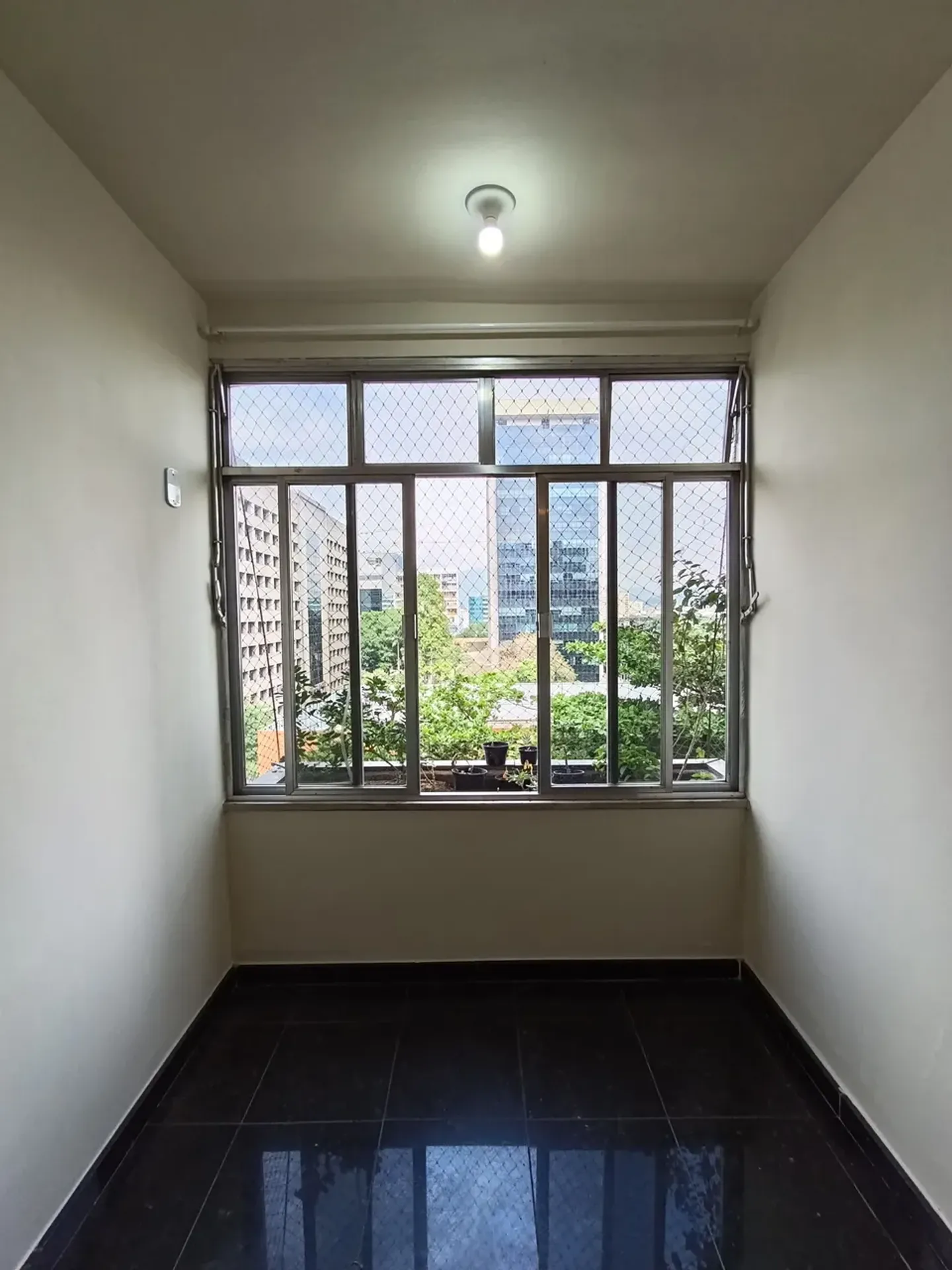 2-bedroom apartment in a building with a gym — photo 18