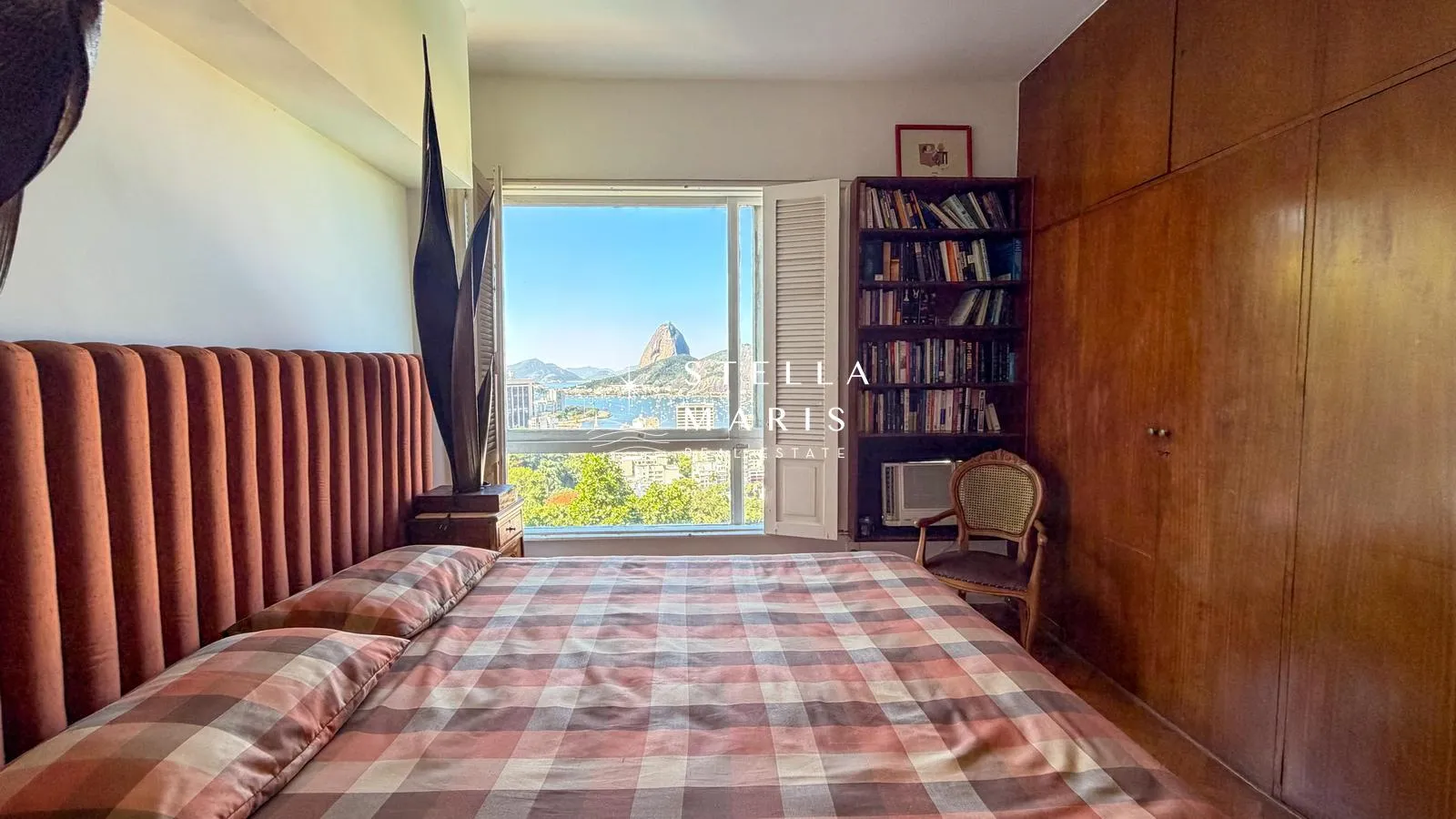 Furnished apartment, 398 m², with floor-to-ceiling windows — photo 17