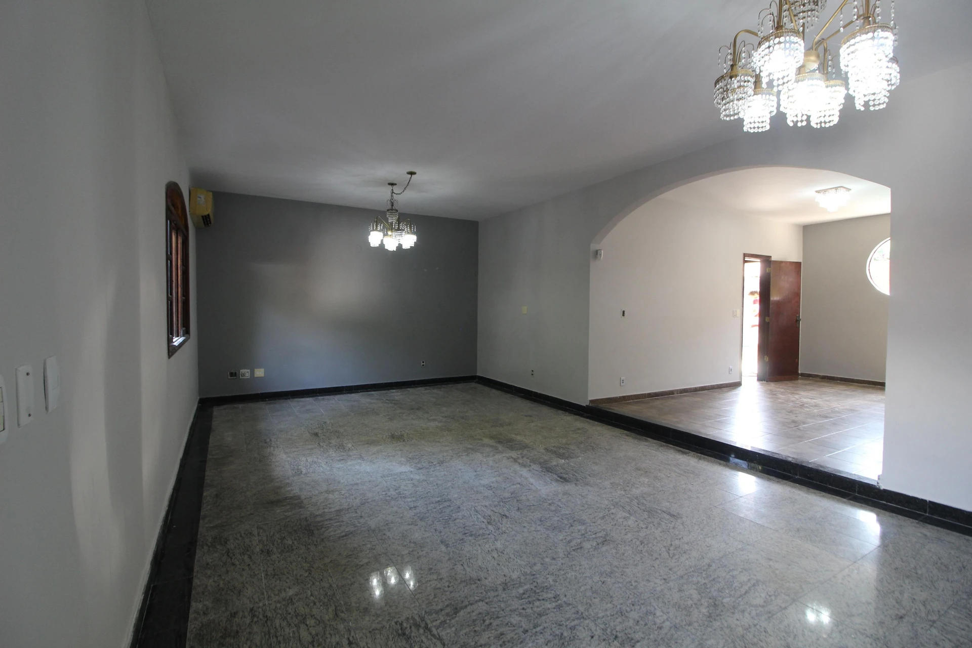 House, 450 m², with a grill on the balcony — photo 8