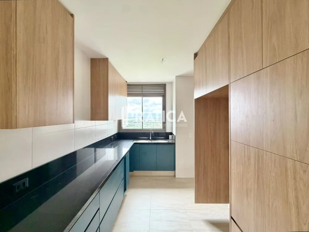 4-bedroom apartment in a building with an indoor pool — photo 5