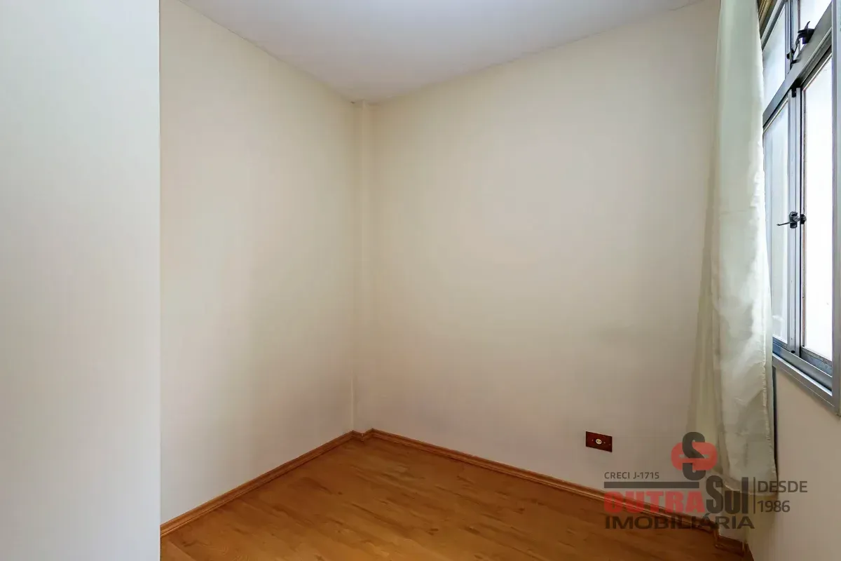 Wood or laminate floors in a 2-bedroom apartment, 41 m² — photo 17