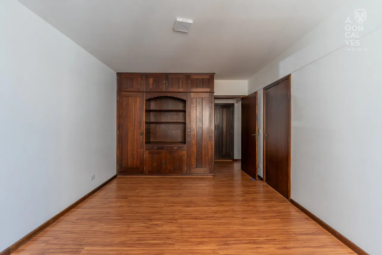 4-bedroom apartment with 3 baths and 2 parking spaces — photo 4