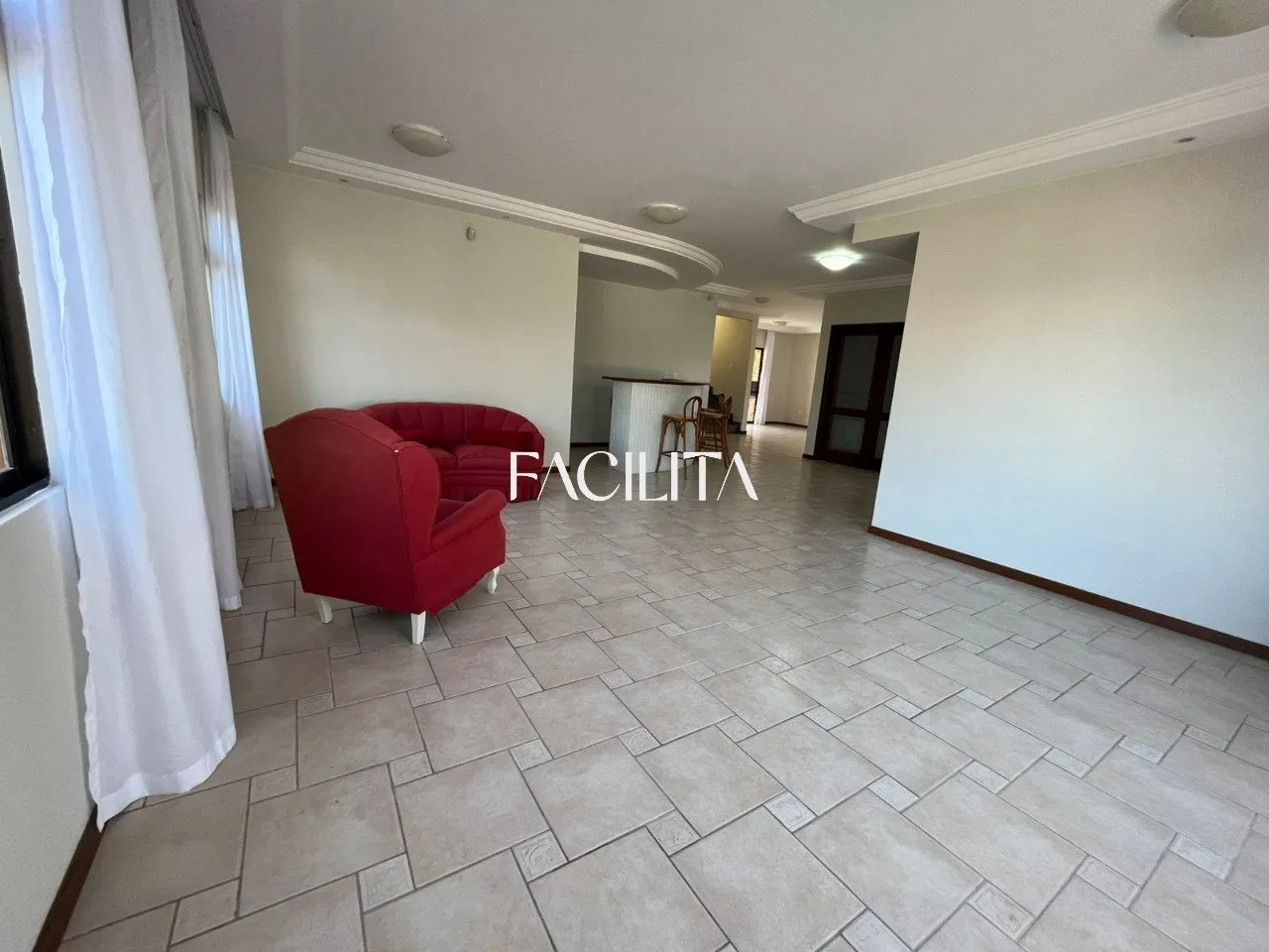 Furnished 456 m² house with 3 en-suite bedrooms and pool — photo 32