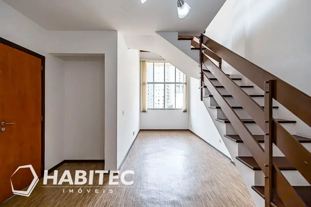Wood or laminate floors in a 3-bedroom apartment, 102 m² — photo 4