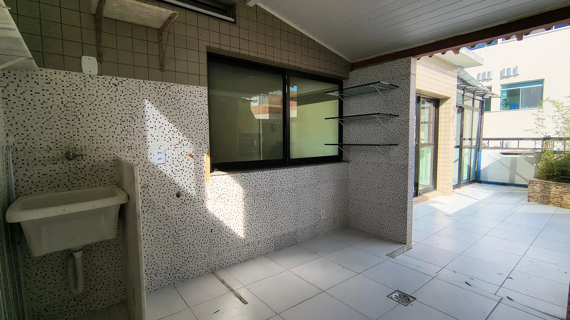 Apartment with 3 en-suite bedrooms and 5 baths, 2 parking — photo 50