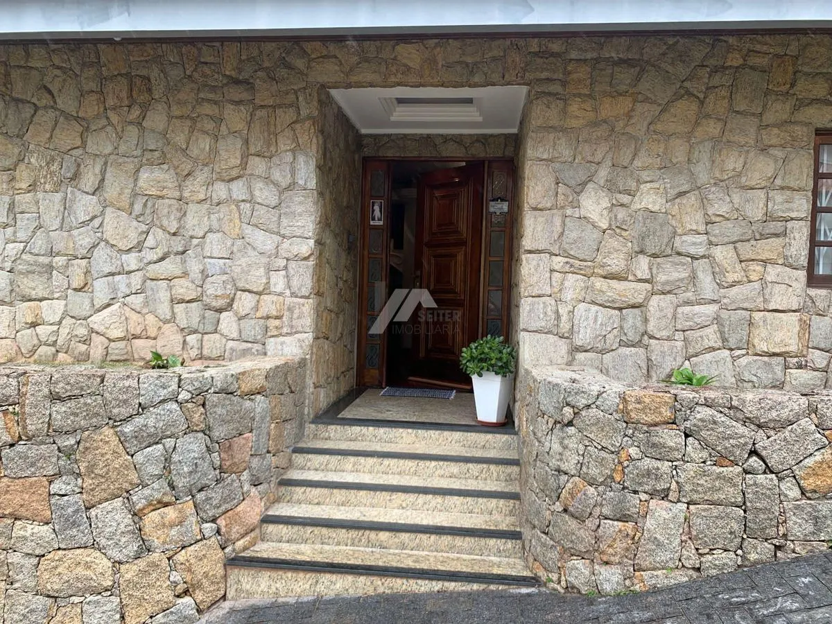 Furnished house with a workspace and 5 bedrooms — photo 19