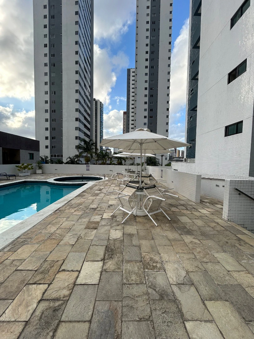 Квартира 70 м² із заскленим балконом та робочим місцем — photo 24