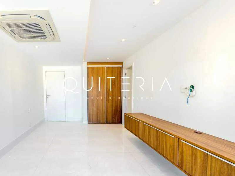Duplex apartment, renovated, 4 bedrooms and 5 bathrooms — photo 23