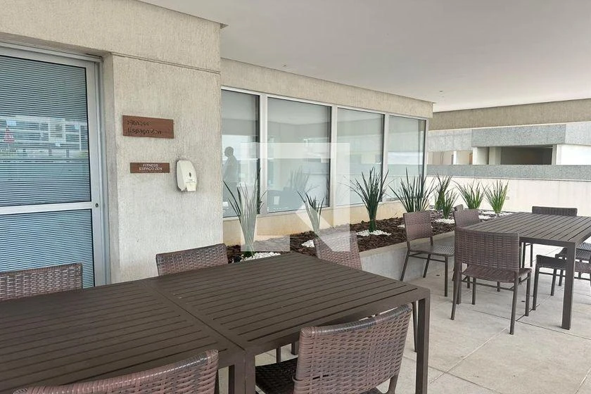 Furnished 2-bedroom apartment with balcony — photo 23