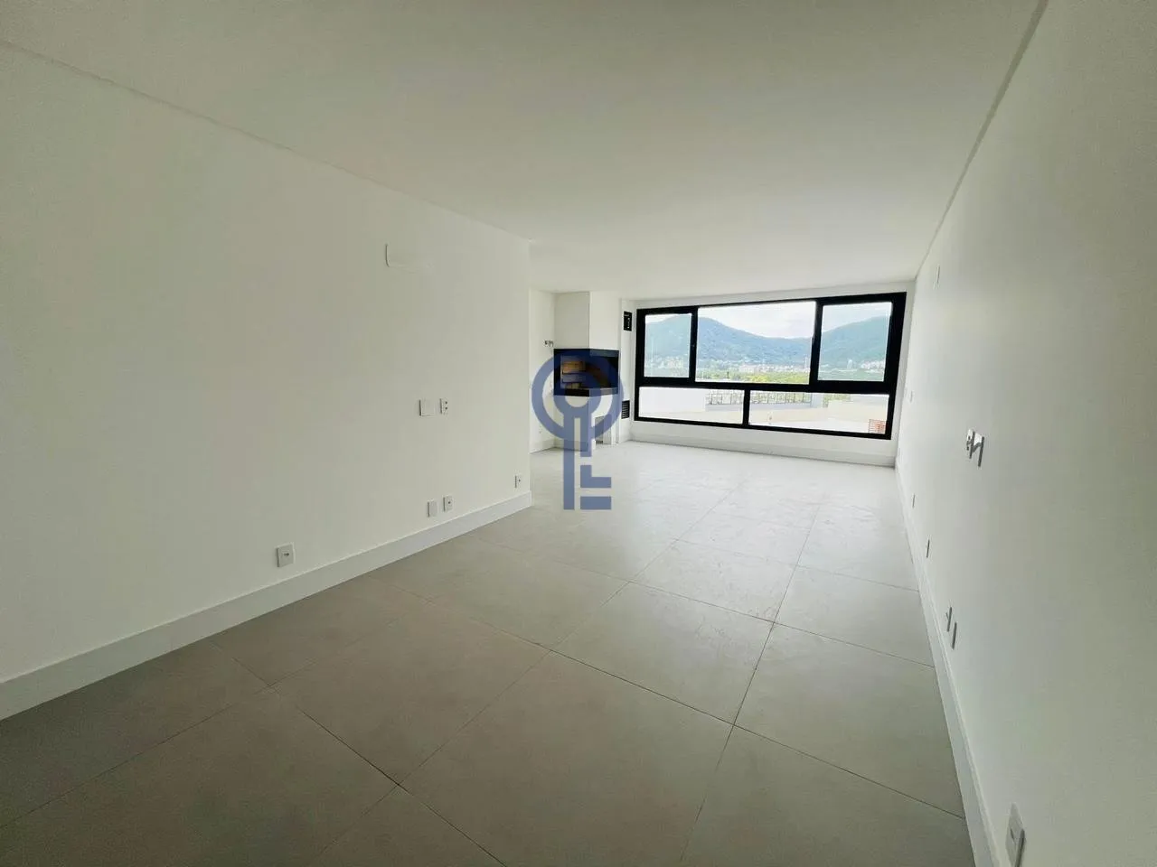 Apartment on the 4th floor with a grill on the balcony — photo 17