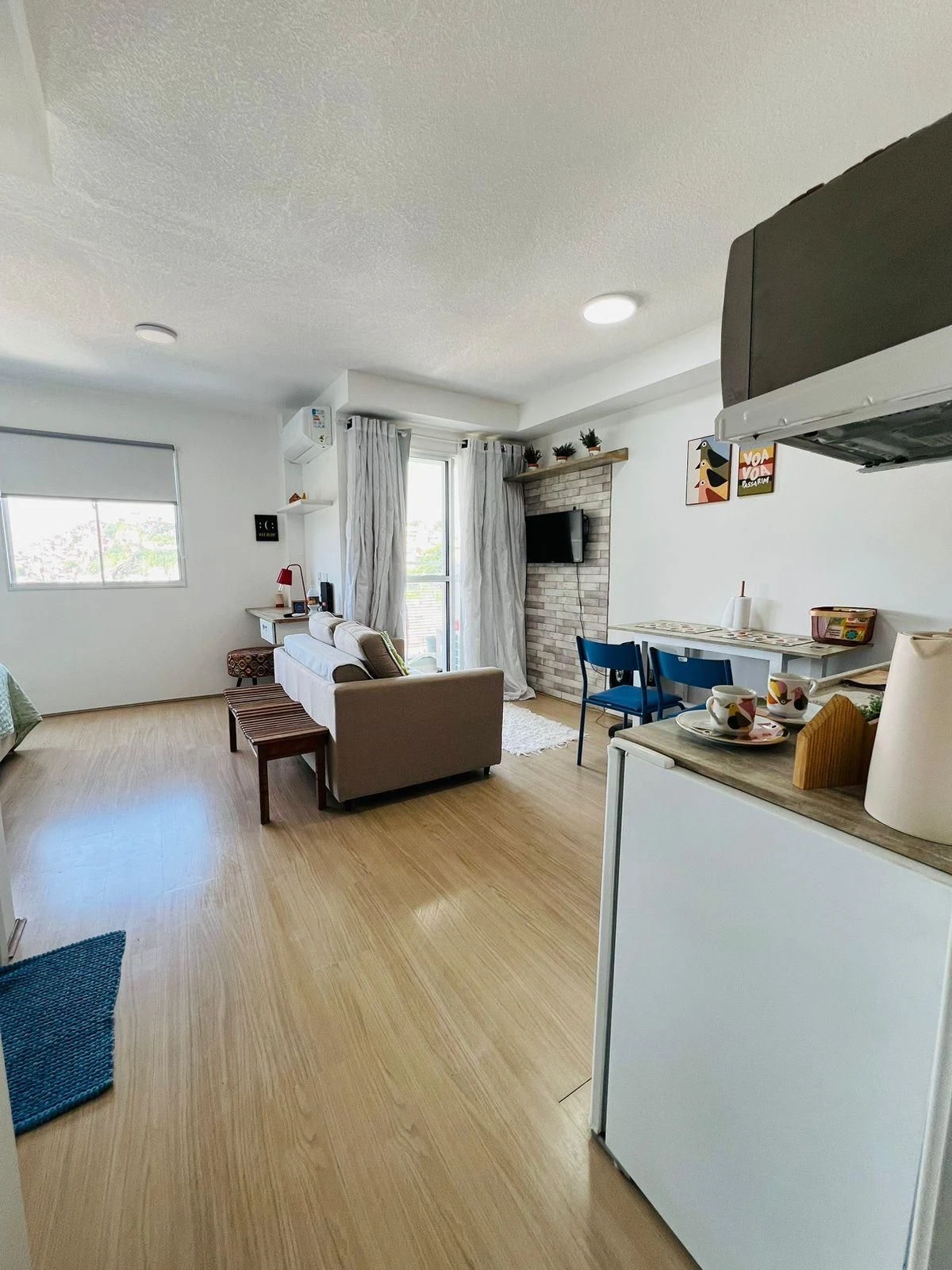 Furnished studio with an open-plan kitchen and 1 bedroom