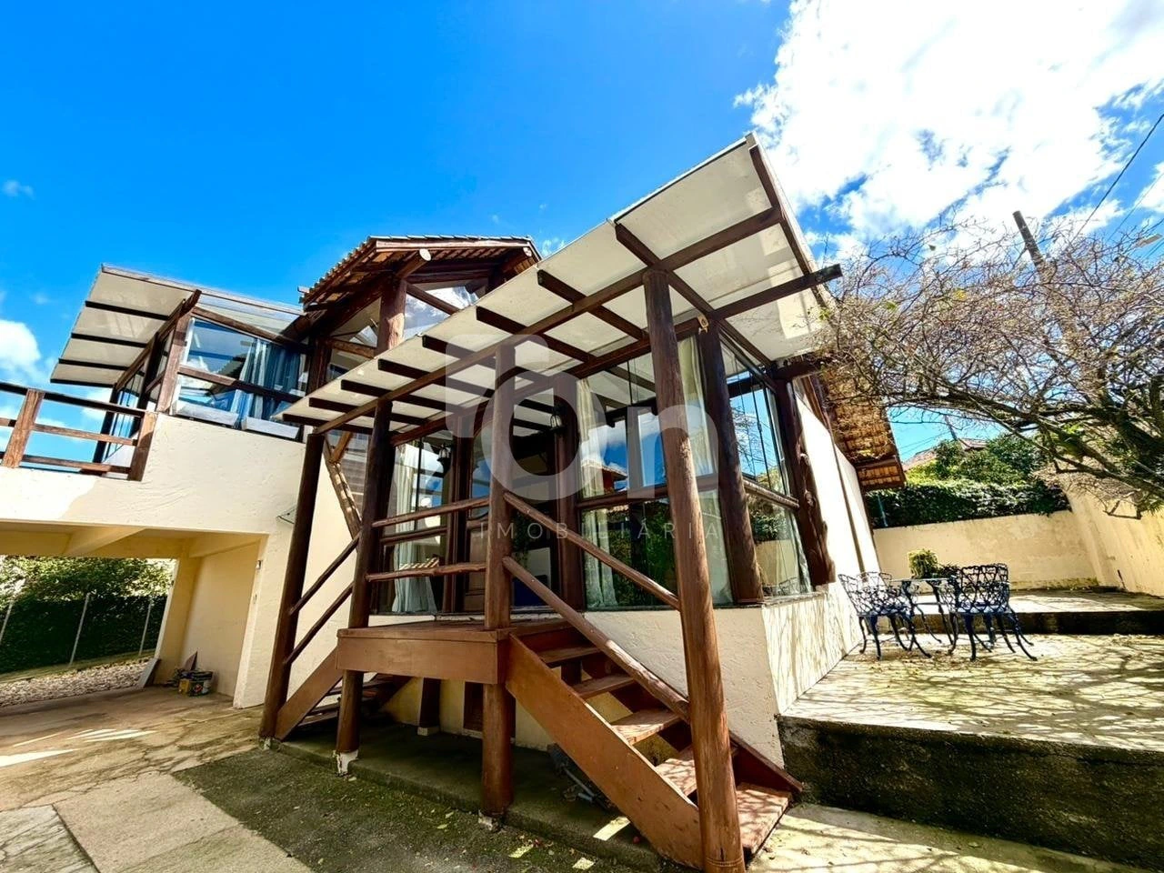 Furnished house, 224 m², with floor-to-ceiling windows — photo 19