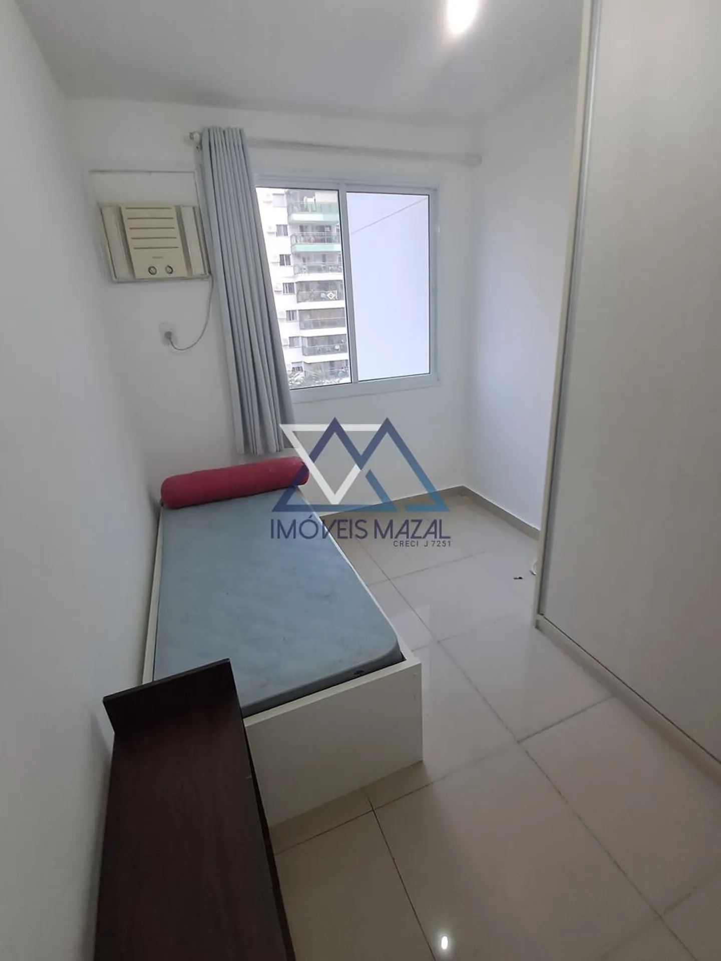 Квартира 70 м² с застеклённым балконом и камином — photo 35