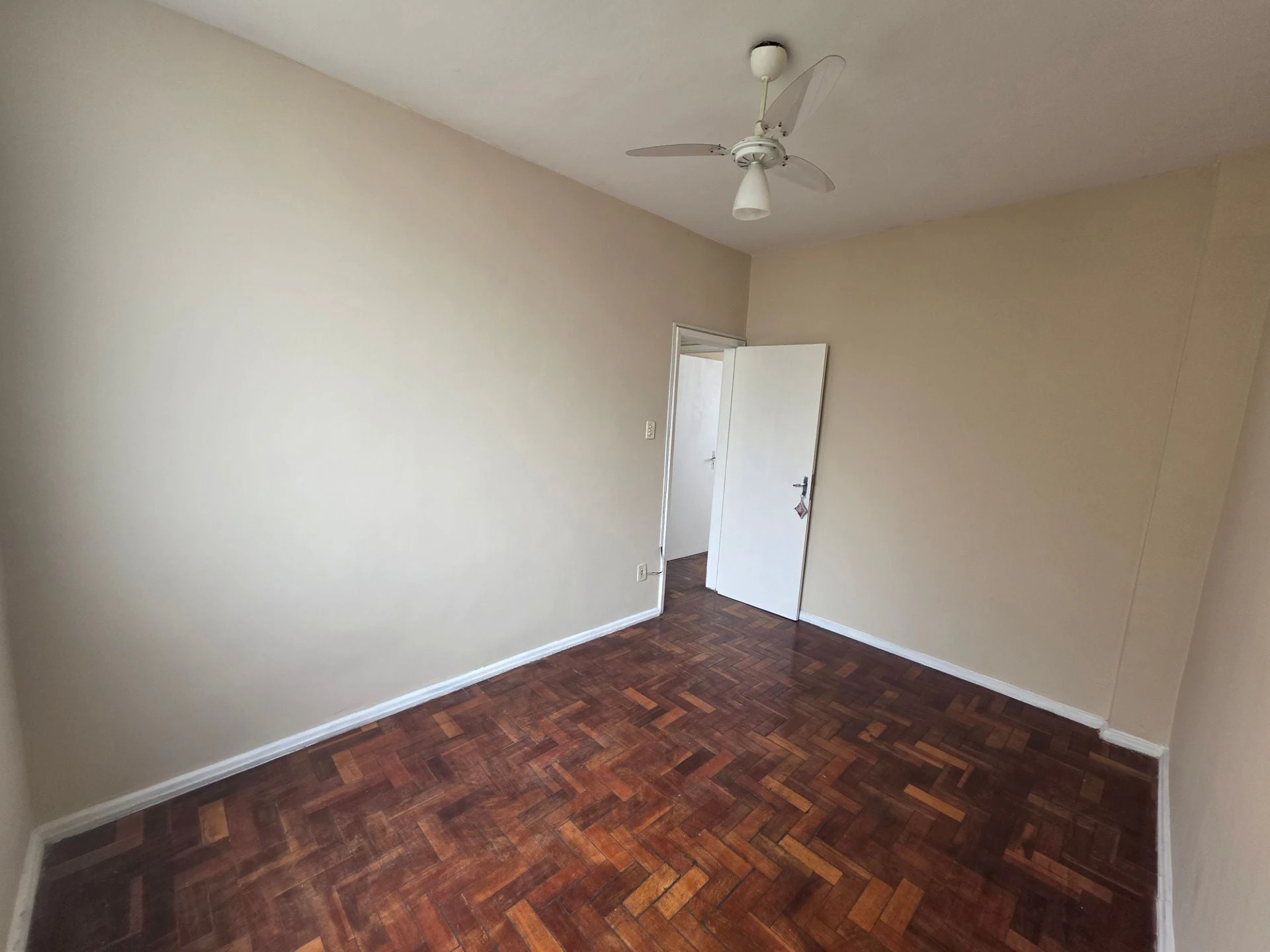 Apartment, 50 m², with wood or laminate floors — photo 9