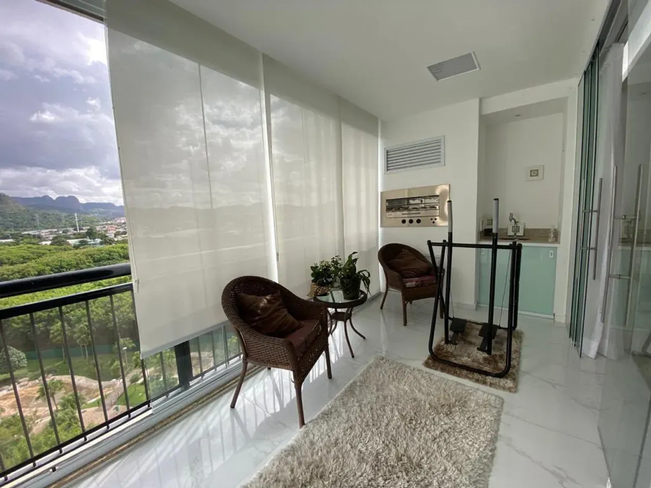 Furnished apartment, 150 m², with a glass-enclosed balcony — photo 13