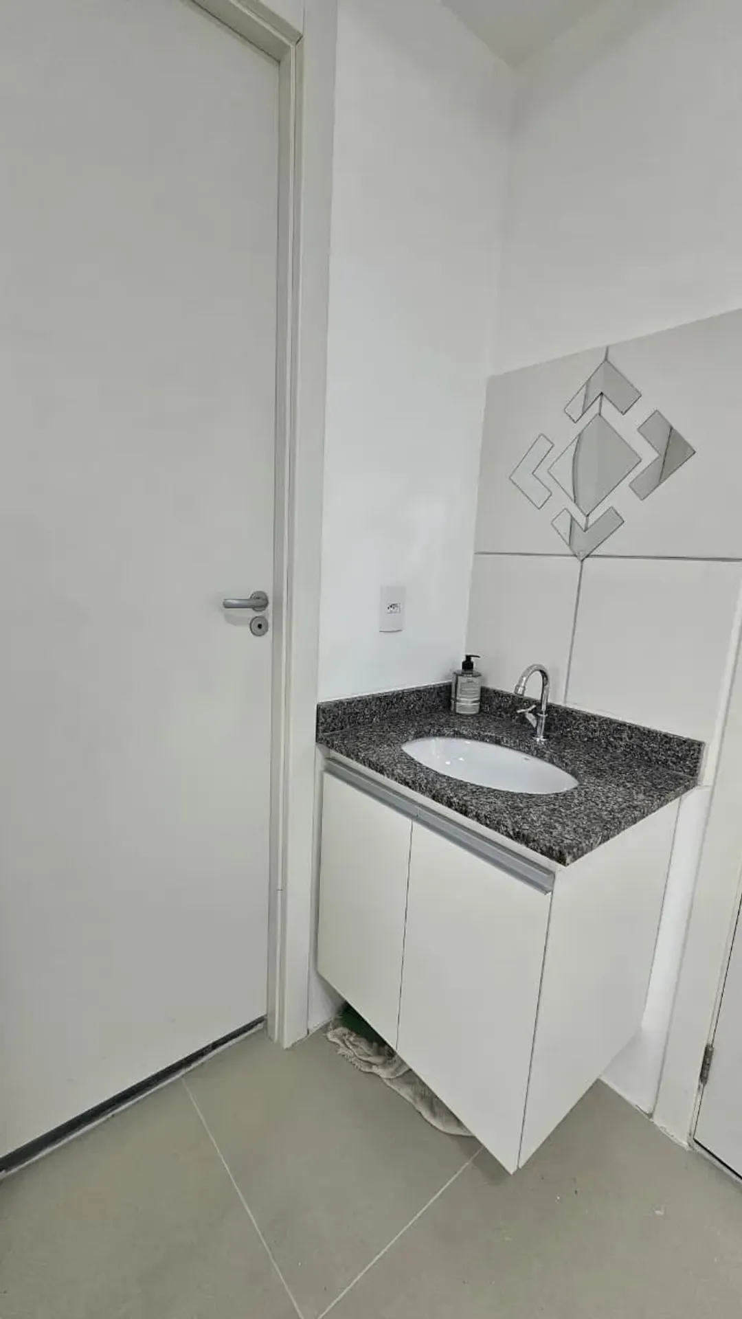 Unfurnished apartment with separate kitchen and 2 parking — photo 53