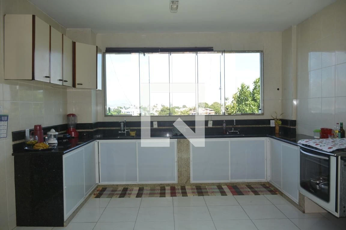 5-bedroom house with a garden — photo 2