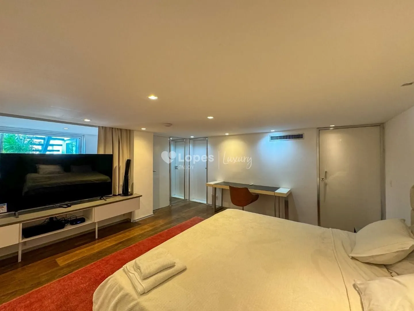 House with 5 en-suite bedrooms, 8 baths and 3 parking — photo 32