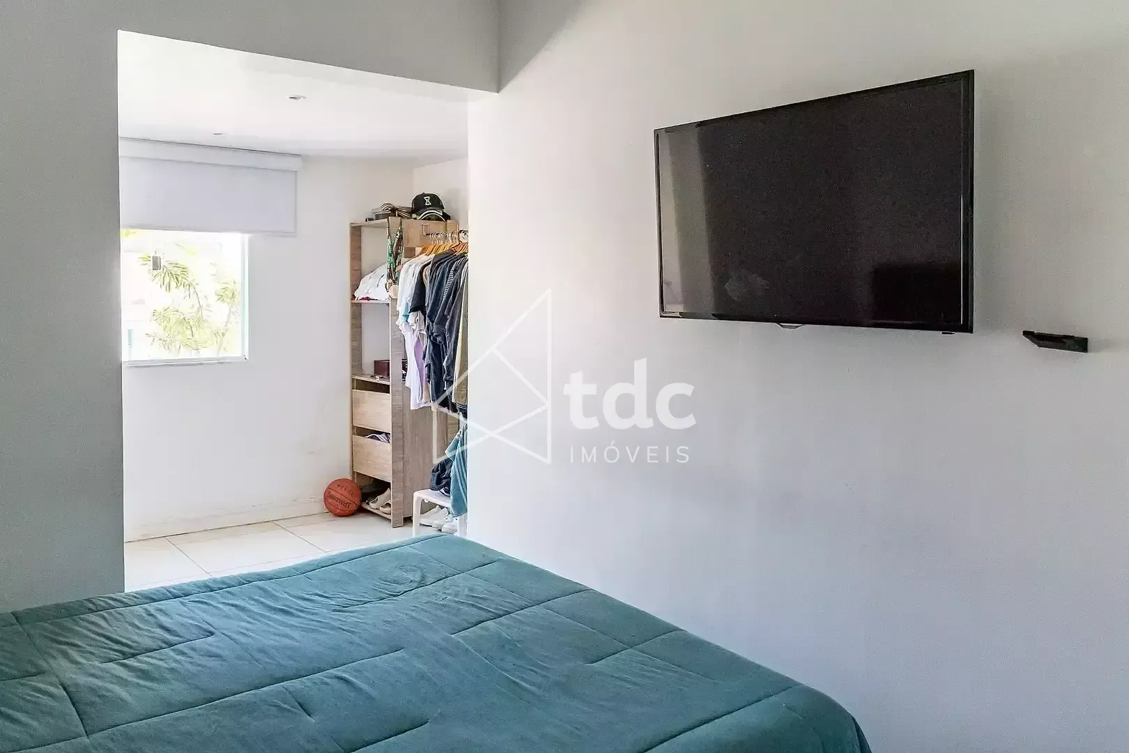 3-bedroom apartment with a mountain view — photo 16