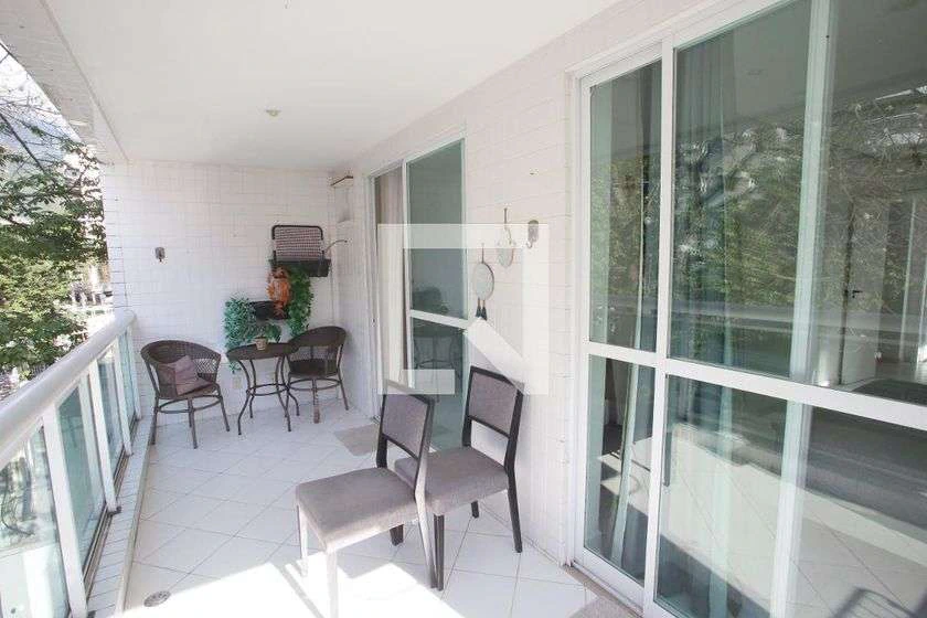 Departamento de 2 dormitorios con balcón cerrado con vidrio — photo 4
