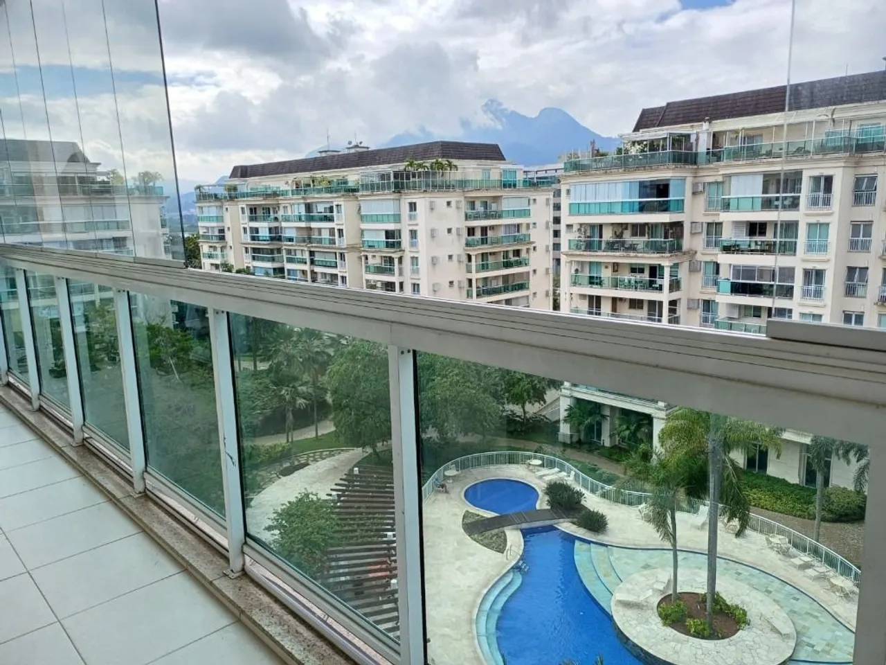 203 m² apartment with 3 bedrooms and enclosed balcony — photo 4