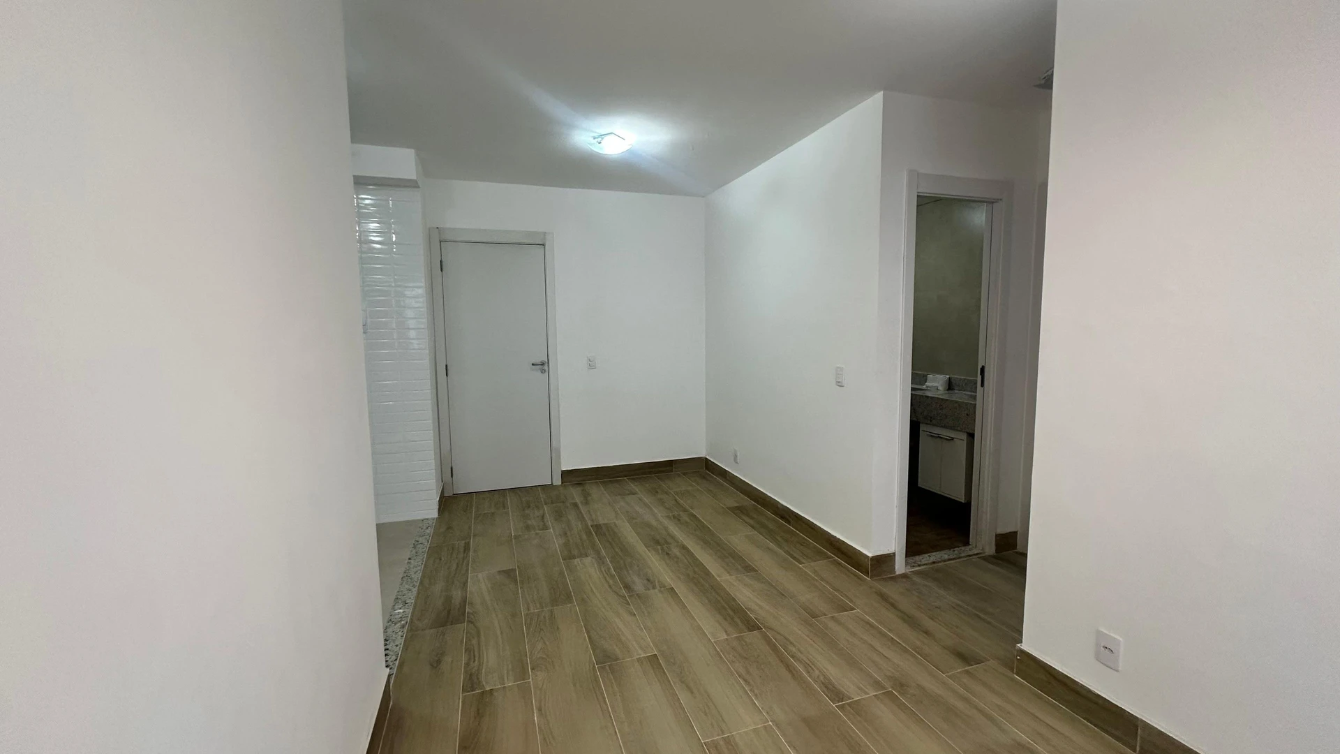 2-bedroom apartment in a building with a gym — photo 26