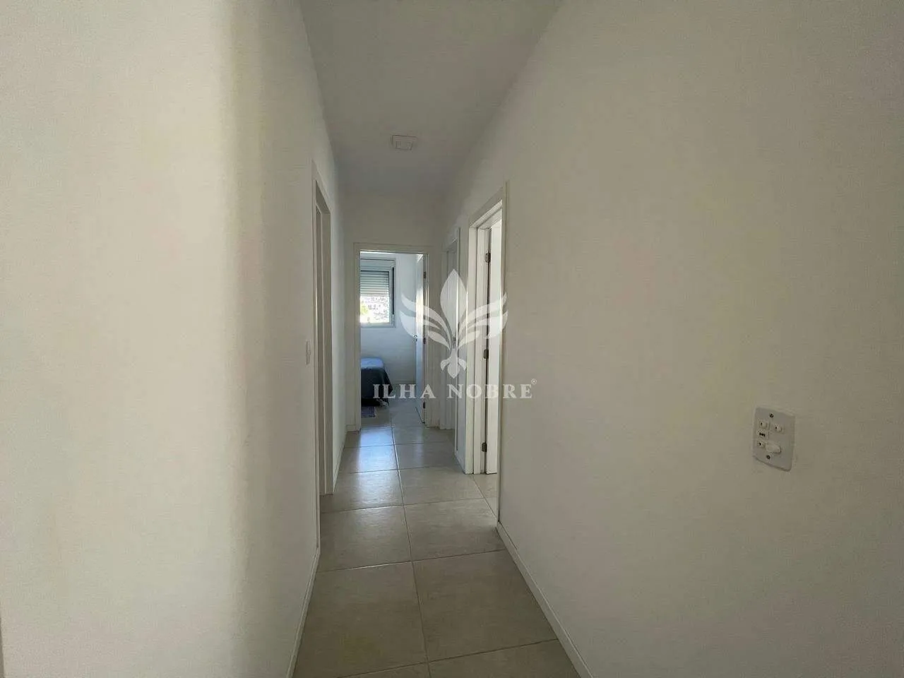 Furnished 3-bedroom apartment with 1 suite and balcony — photo 23