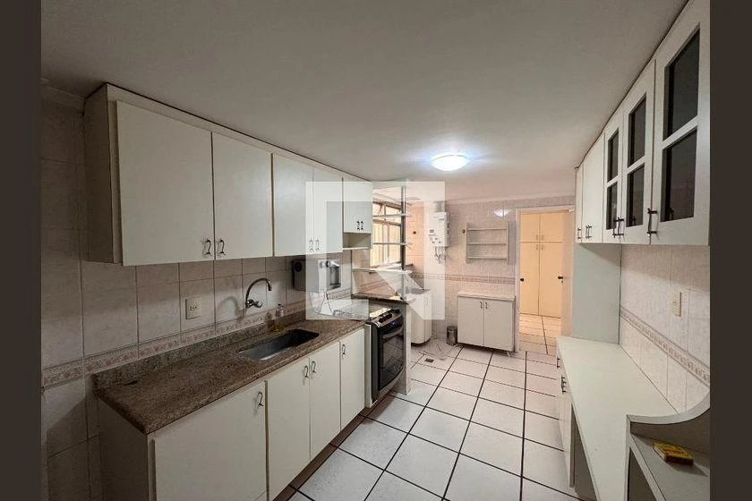 Квартира з вбудованими шафами, 2 кімнати і 130 м² — photo 21