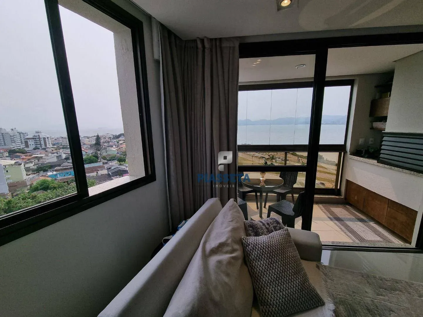 Apartamento mobiliado de 102 m² com 3 dormitórios