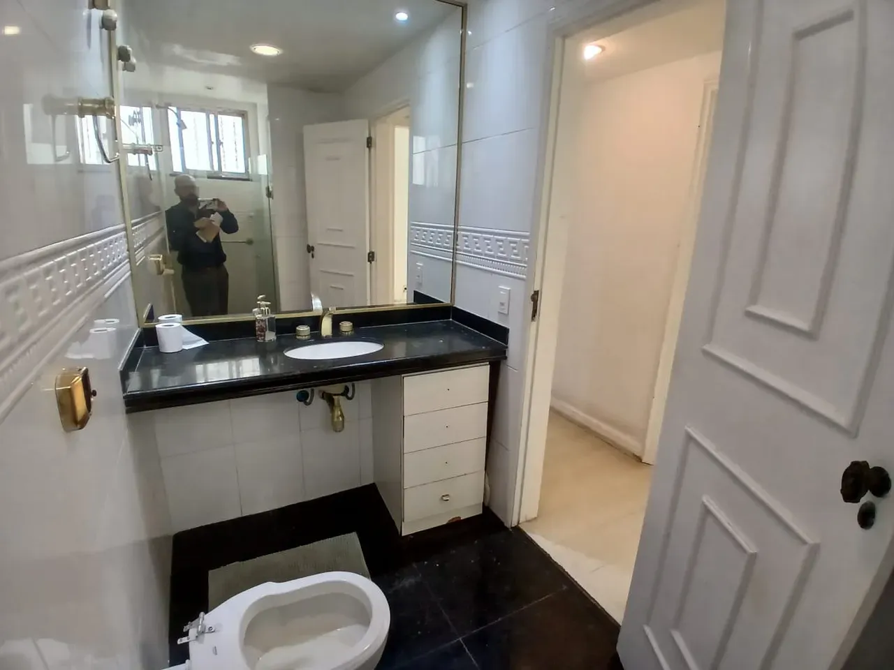 Apartment with balcony, 3 bedrooms and 3 bathrooms — photo 32