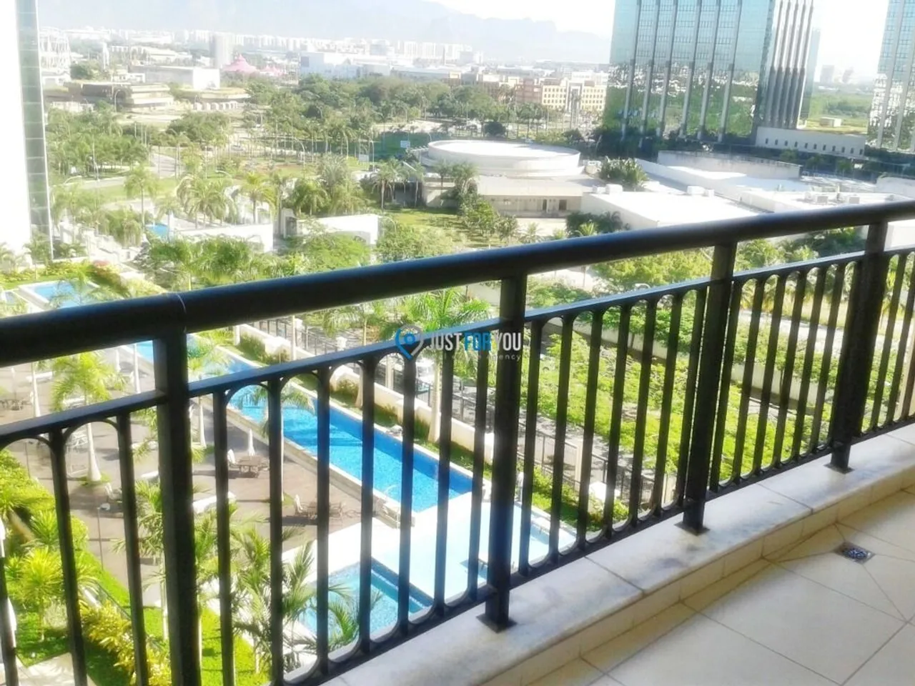 Rental apartment with balcony, 2 bedrooms and 2 bathrooms — photo 3